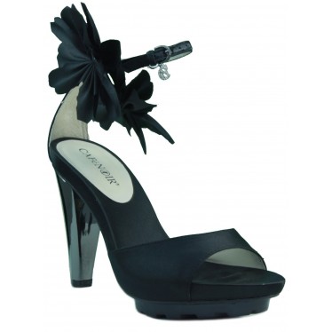 Cafe Noir Heel Sandalen anziehen.  NEGRO