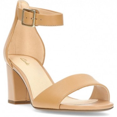 CLARKS DEVAMAE SANDALEN CAMEL